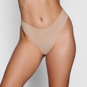 Skims fits everybody Thong clay XL